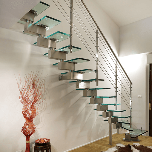 Стъклено стълбище с алуминиев парапет